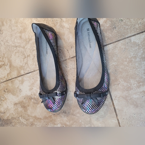 Naturalizer Flats, shimmer pattern, size 6.5, 6 1/2,   good condition - Picture 4 of 7